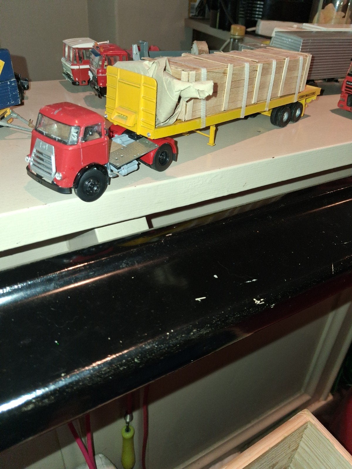 Kikkerdaf vrachtwagen met oplegger - Collectors item, Hobby en Vrije tijd, Modelbouw | Auto's en Voertuigen, Ophalen of Verzenden