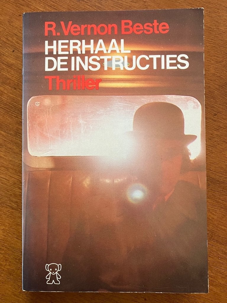 Herhaal de instructies (spionage) - R. Vernon Beste, Verzenden, Gelezen