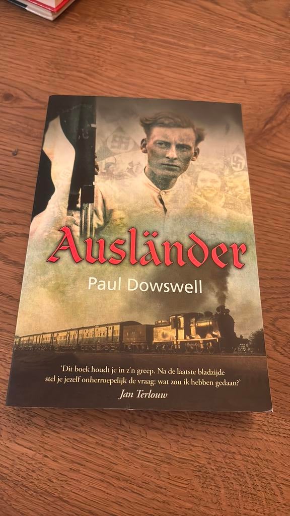 Paul Dowswell - Ausländer, Ophalen of Verzenden, Zo goed als nieuw, Paul Dowswell