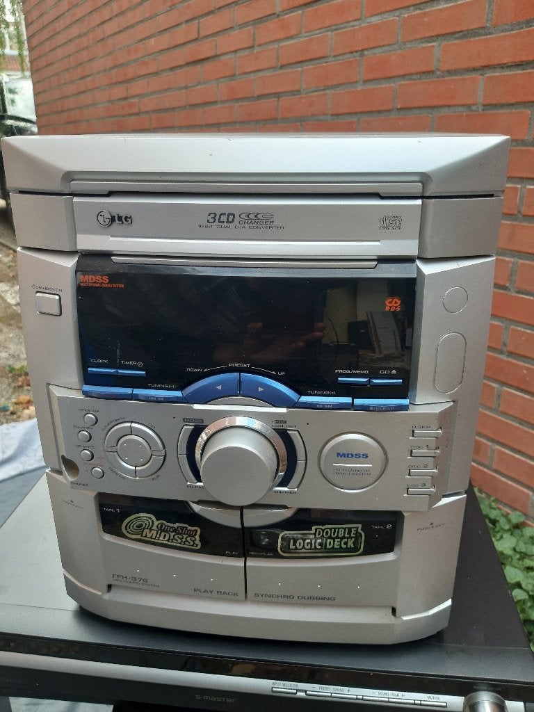 Foto 3 van Stereo-set LG model FFH376AD, 3 CD wisselaar, boxen mogelij