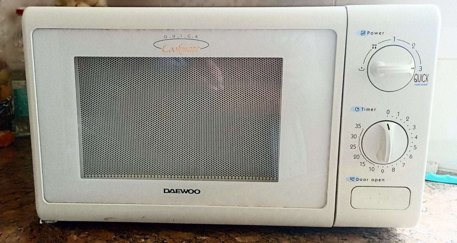 Daewoo KOR-6105 Magnetron - Wit, 800W, Witgoed en Apparatuur, Magnetrons, Ophalen, Gebruikt, Magnetron, Draaiplateau