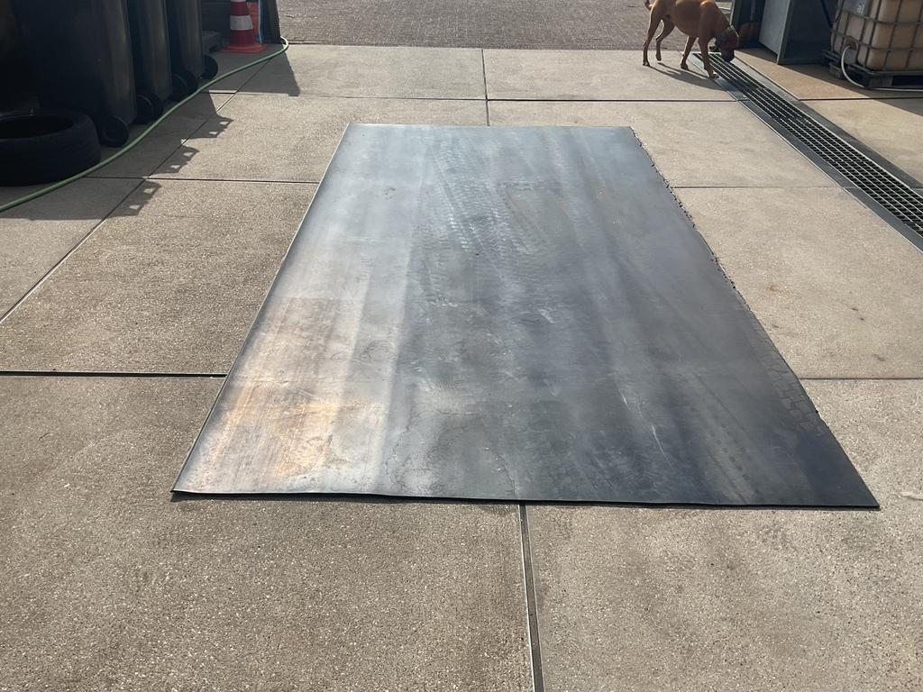 Rubbermat Rubber mat.  387 CM X 200 CM X 1 CM., Ophalen, Zo goed als nieuw