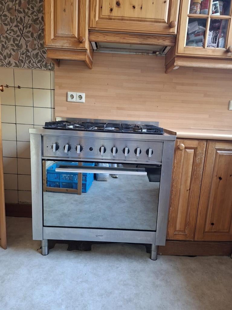Indesit 5 pits fornuis met oven 90 cm, Ophalen, Gebruikt, Hete lucht, 60 cm of meer