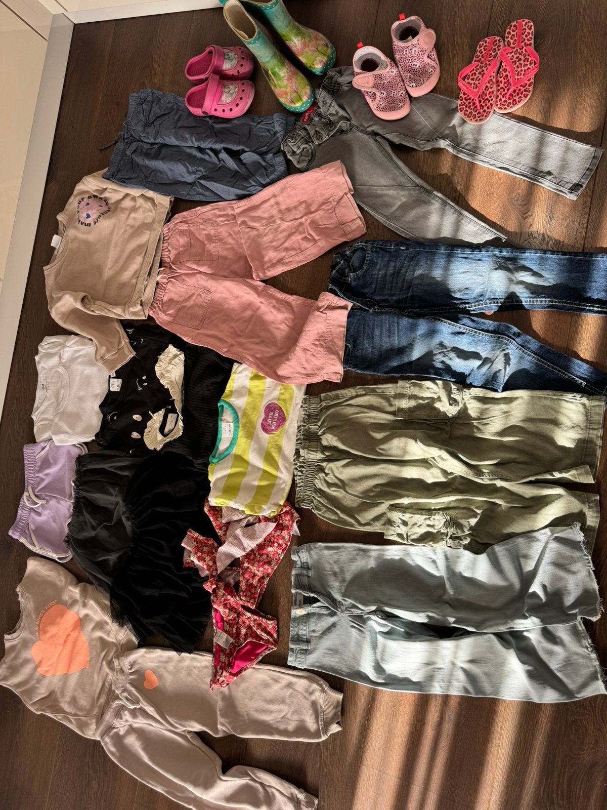 Broekjes, rokjes, shirts, bikini mt 110, laarzen, slippers, Ophalen, Gebruikt, Maat 110