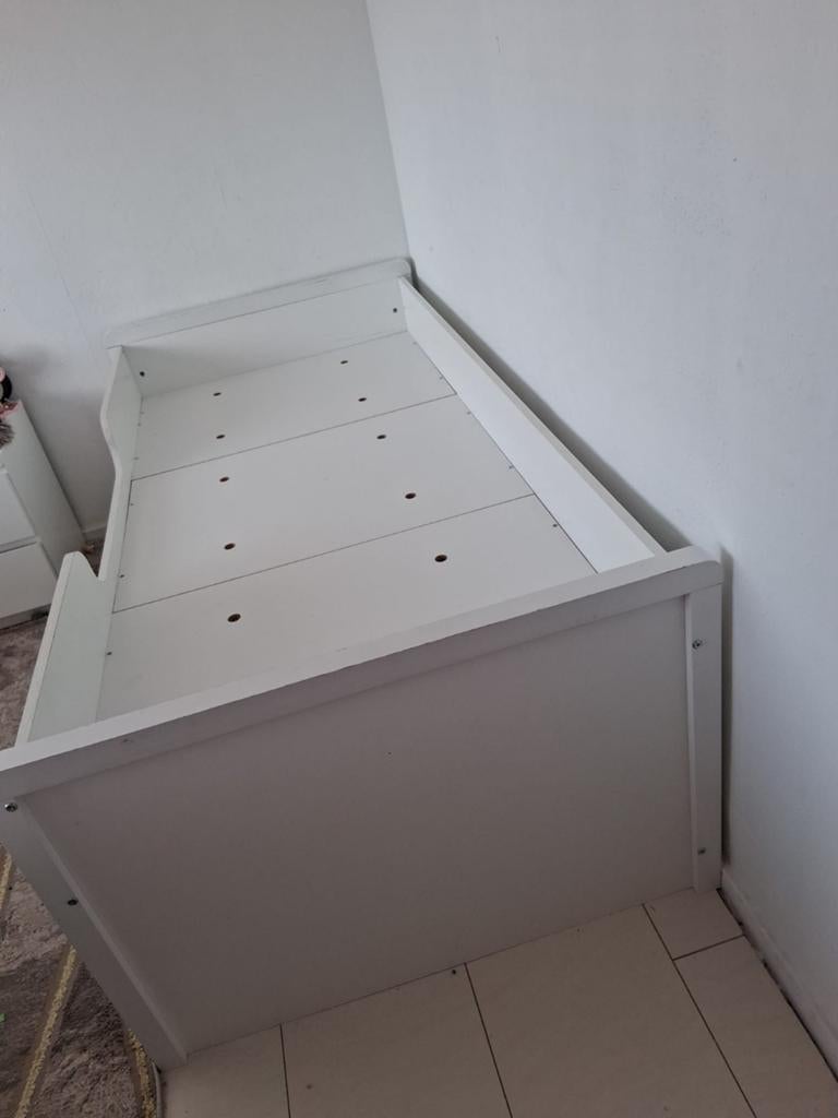 Kinderbed wit 90x200 cm met opberger en lattenbodem, 85 tot 100 cm, Gebruikt, Ophalen of Verzenden, Lattenbodem