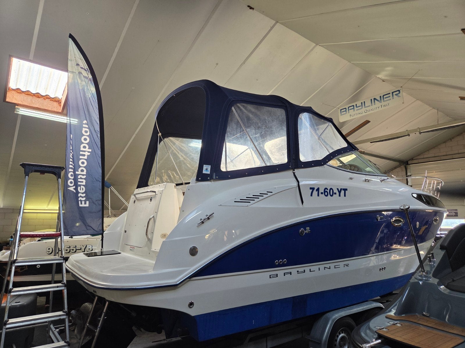 Bayliner 265 uit 2006 met Mercruiser 5.7 V8 en boegschroef, Benzine, Gebruikt, Binnenboordmotor, 260 pk