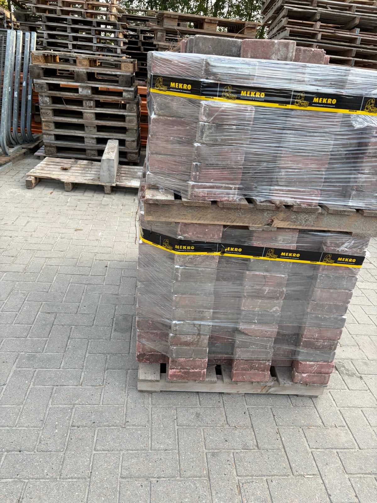 18 m2 Gebruikte H-verbandsteen rood/zwart 6 cm dik, Tuin en Terras, Ophalen of Verzenden, Gebruikt, 10 m² of meer, Klinkers