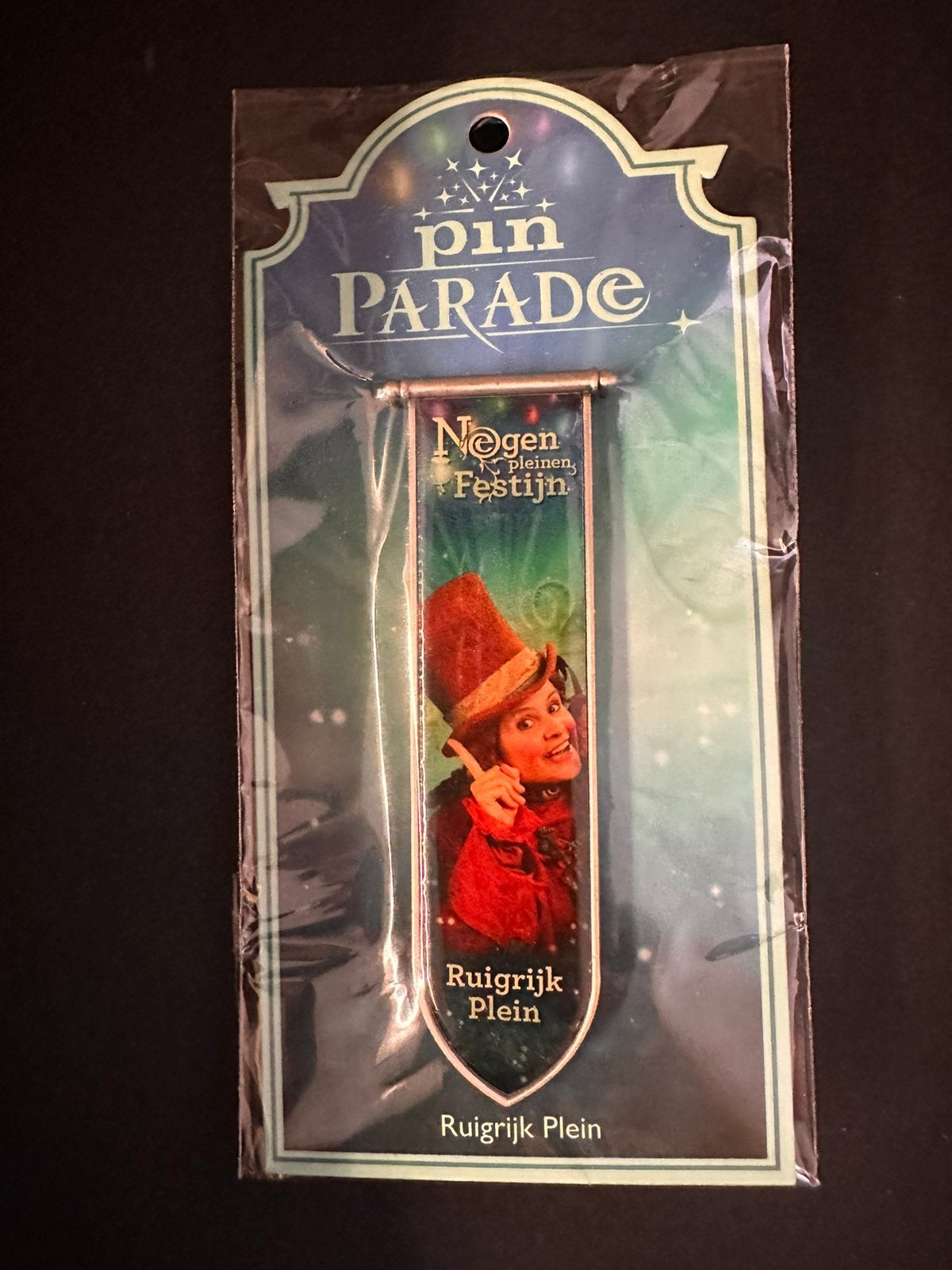 Efteling Pin: Negen Pleinen Festijn - Ruigrijk Plein, Ophalen, Nieuw, Button of Speldje