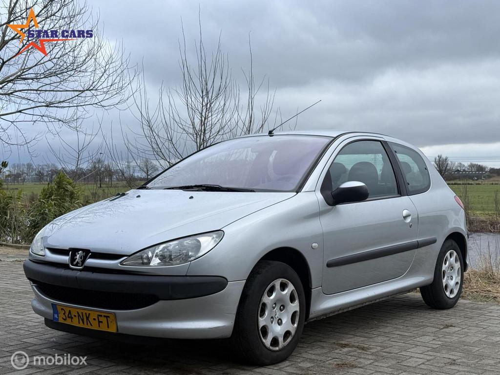 Peugeot 206 1.4 X-line| Airco| AUTOMAAT| NAP, Bedrijf, 75 pk, 1100 kg, Zilver of Grijs