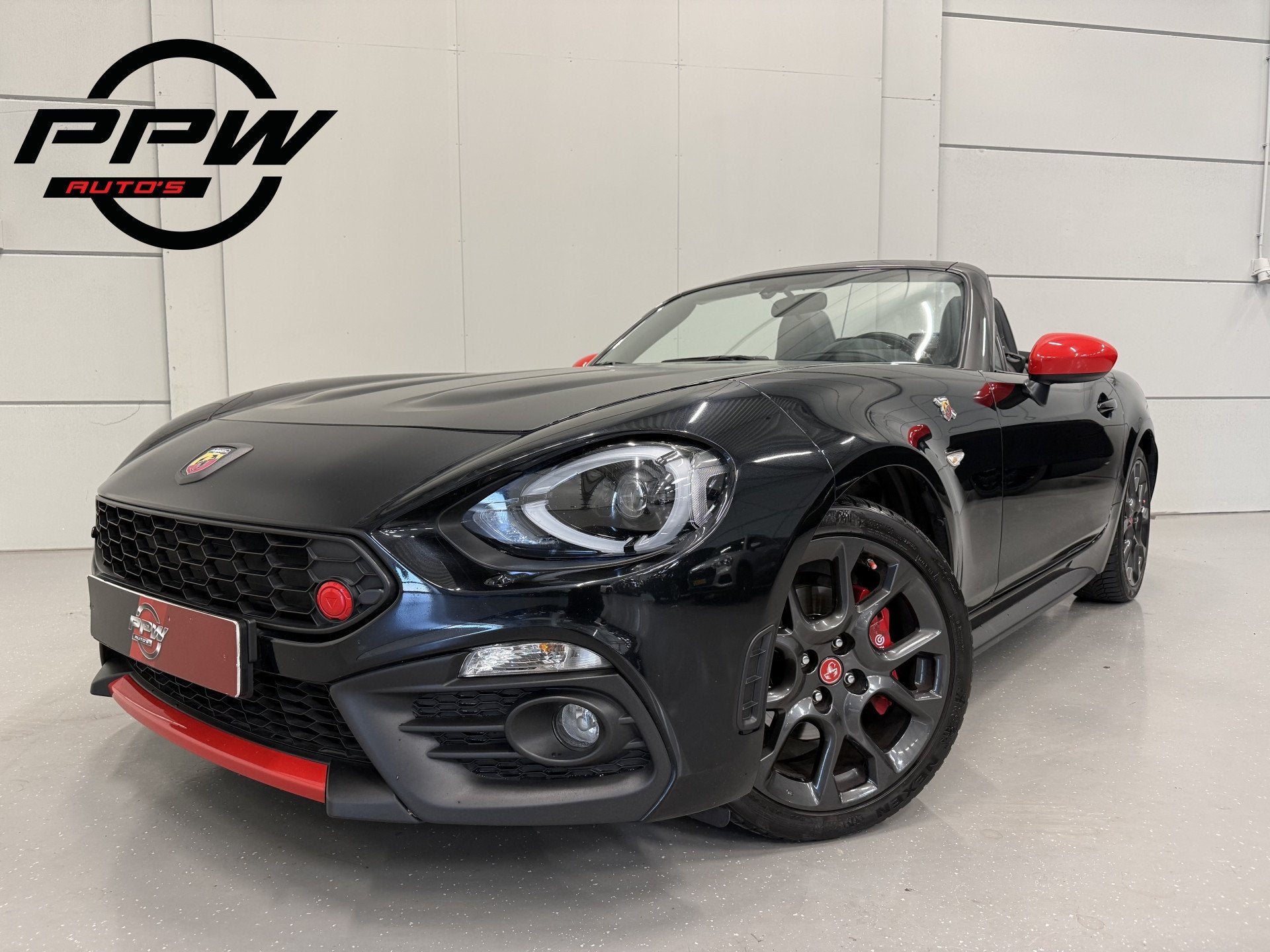 Fiat 124 Spider Abarth 1.4 MultiAir Turbo aut. LED/BOSE/ZWAR, Automaat, Gebruikt, Zwart, 4 cilinders