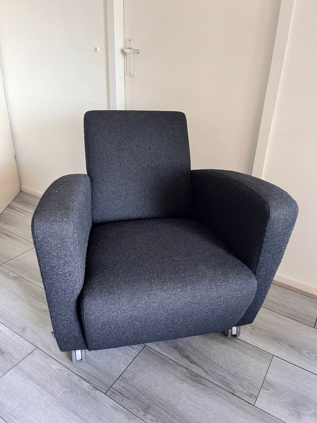 Zwarte fauteuil met wielen, Ophalen, Gebruikt, Stof, 75 tot 100 cm