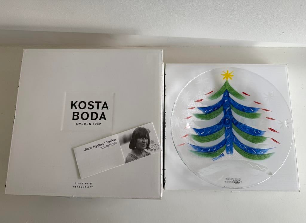 Kosta Boda Christmas tree bordjes 19 cm set van 4, Nieuw, Ophalen of Verzenden, Glas, Bord(en)
