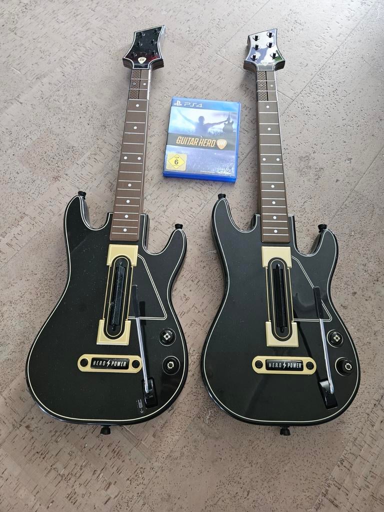 2x Guitar Hero gitaren met spel (zonder dongle), Ophalen of Verzenden