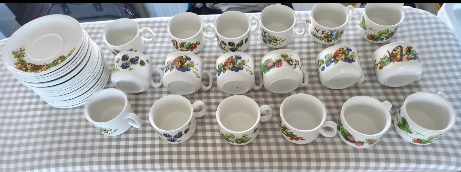 Wedgewood Marjolein Bastin kop en schotel set. 36 delig., Ophalen, Zo goed als nieuw, Porselein, Kop(pen) en/of Schotel(s)