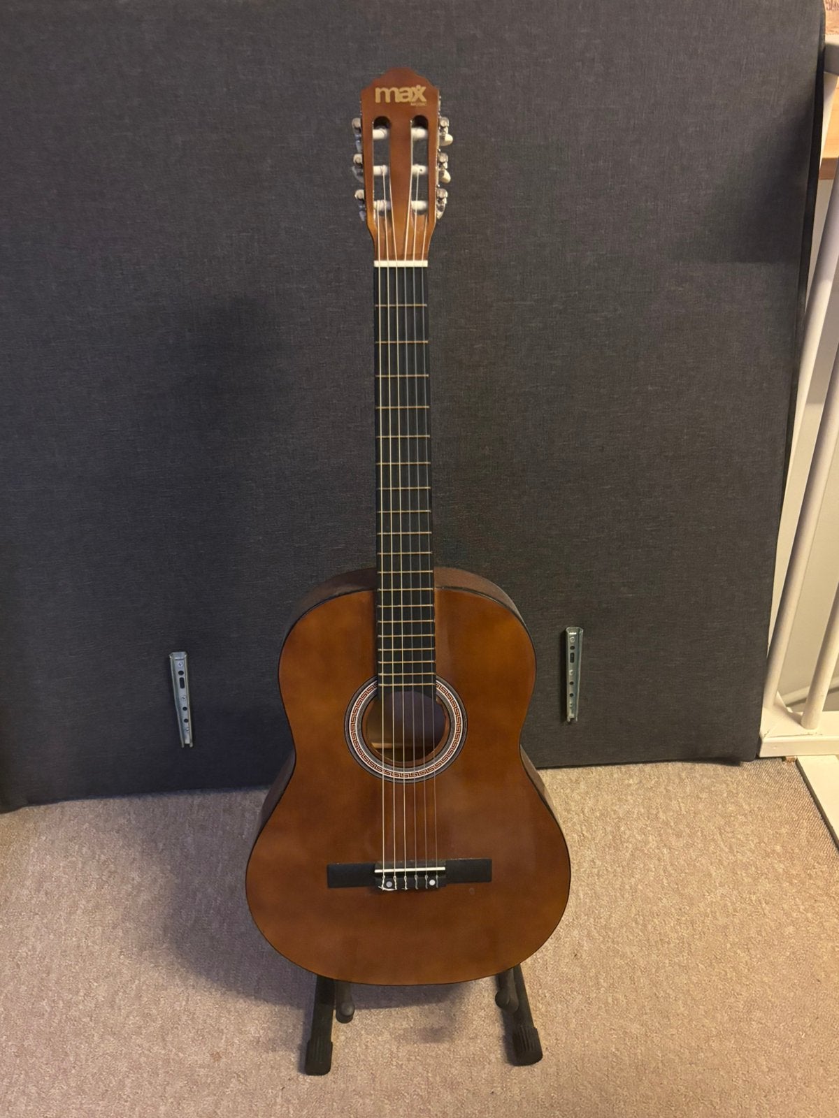 Gitaar inclusief standaard en gitaarhoes, Muziek en Instrumenten, Ophalen, Zo goed als nieuw, Klassieke of Spaanse gitaar
