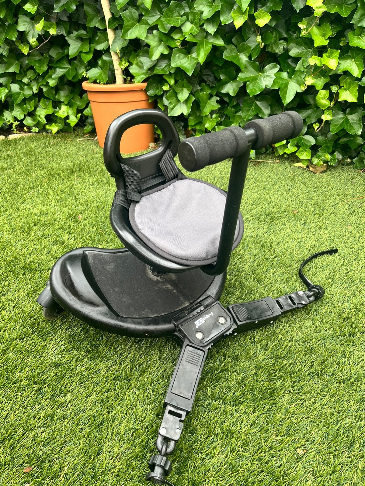Free ON opstapje met kinderzitje voor achter de kinderwagen, Kinderen en Baby's, Kinderwagens en Combinaties, Ophalen, Gebruikt