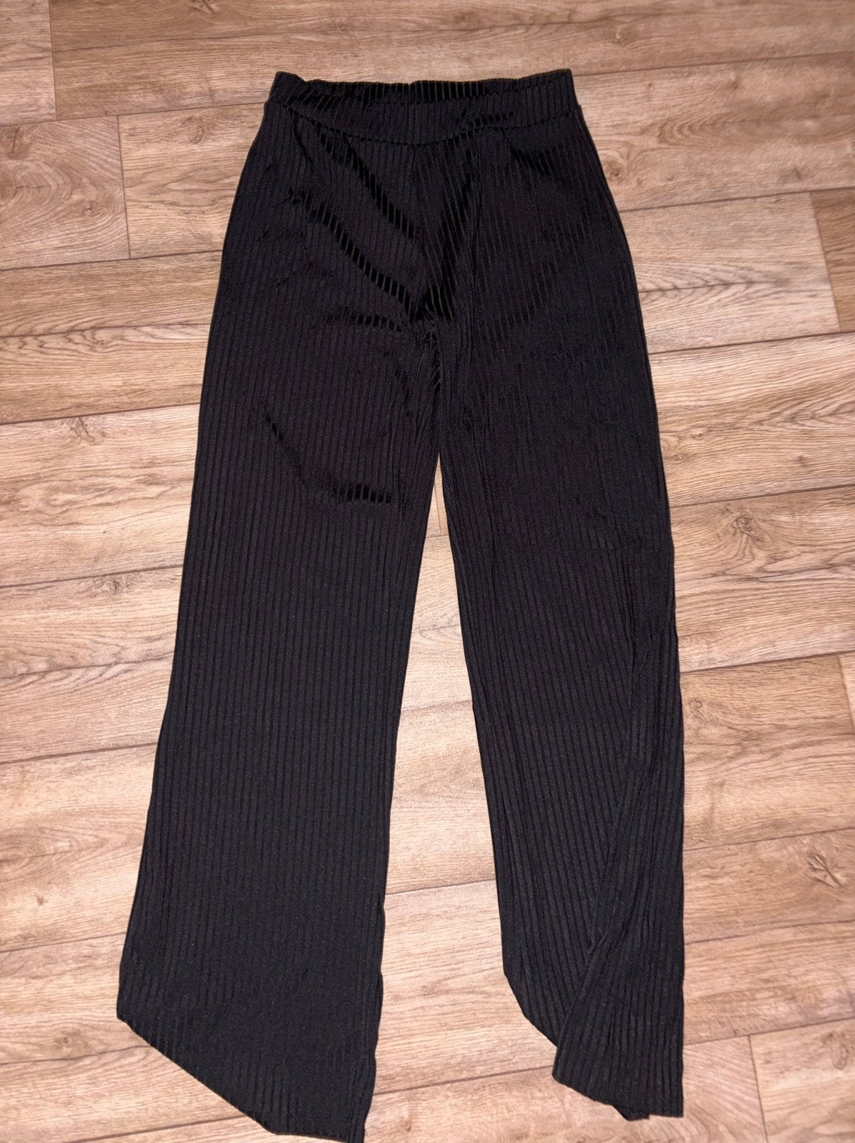 COLLUSION zwarte geribbelde broek - Maat 38, Kleding | Dames, Maat 38/40 (M), Zwart, Ophalen of Verzenden, Zo goed als nieuw