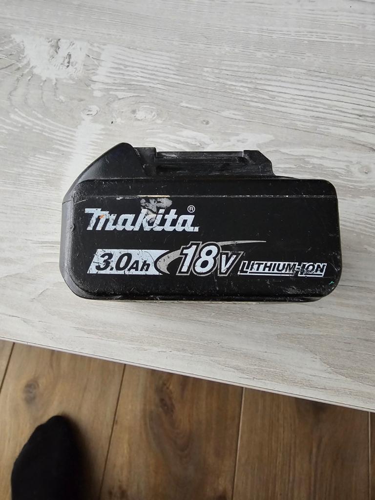 Makita 18v 3.0a accu goed werkende., Ophalen, Gebruikt