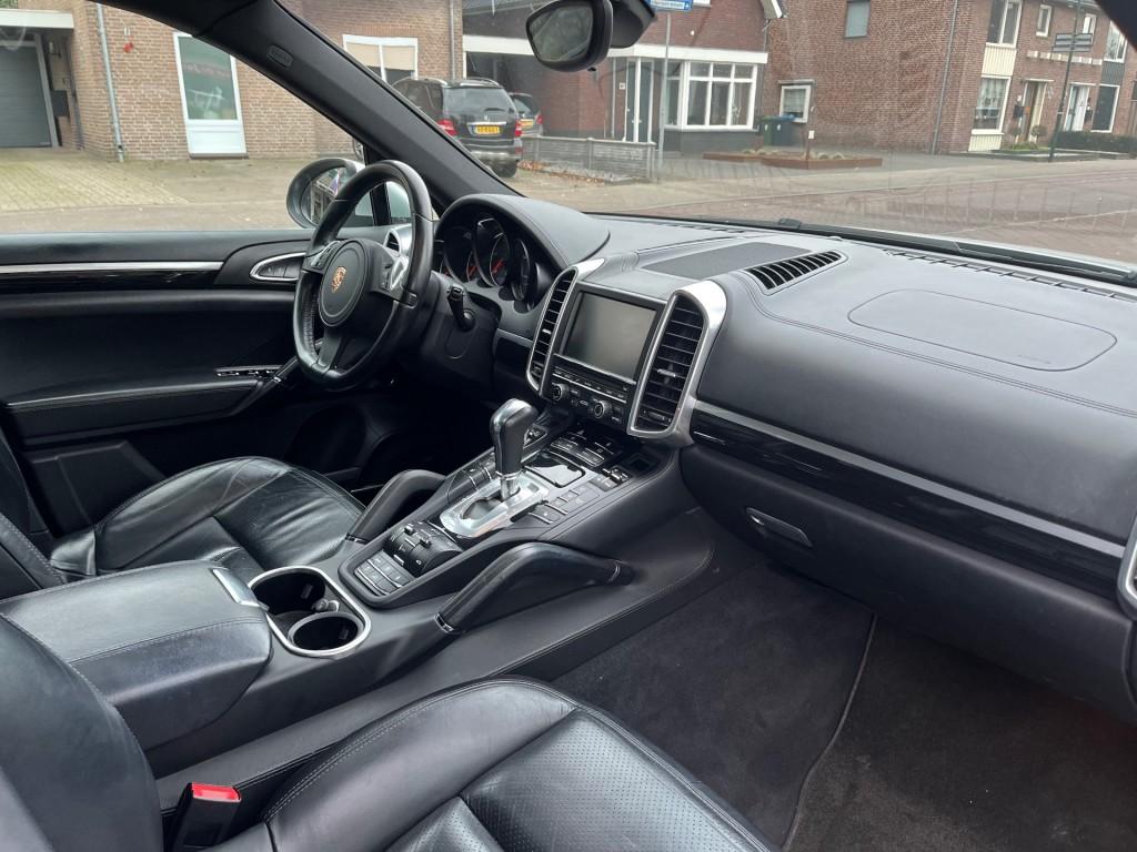 Porsche CAYENNE 3.0 D AUTOMAAT / SCHUIFDAK / BOSE / LEDER /, Automaat, Gebruikt, USB, 255 €/maand