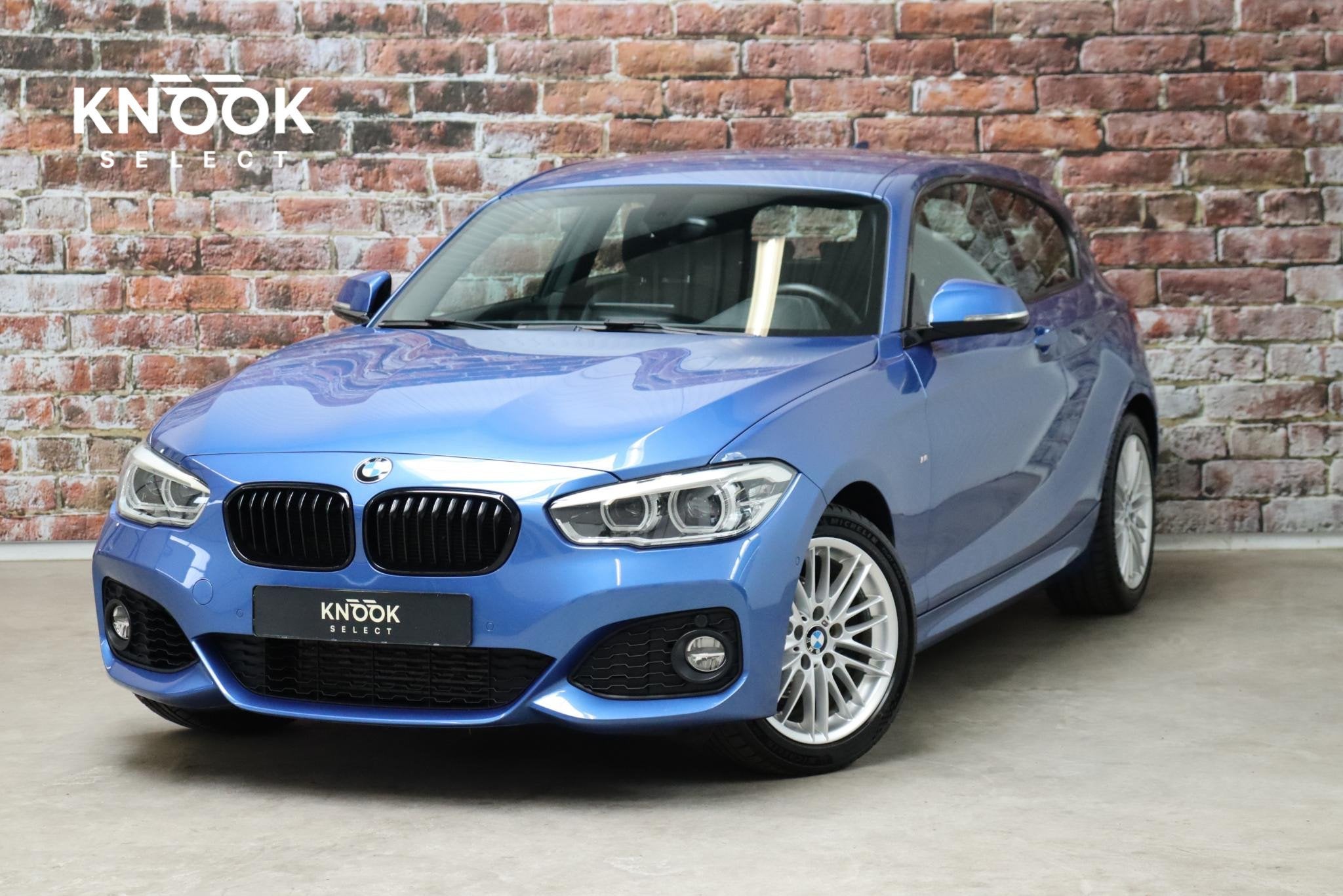 BMW 1-serie 118i High Executive M Sport Pakket Automaat 3 de, Auto's, BMW, Gebruikt, Euro 6, 1290 kg, Blauw