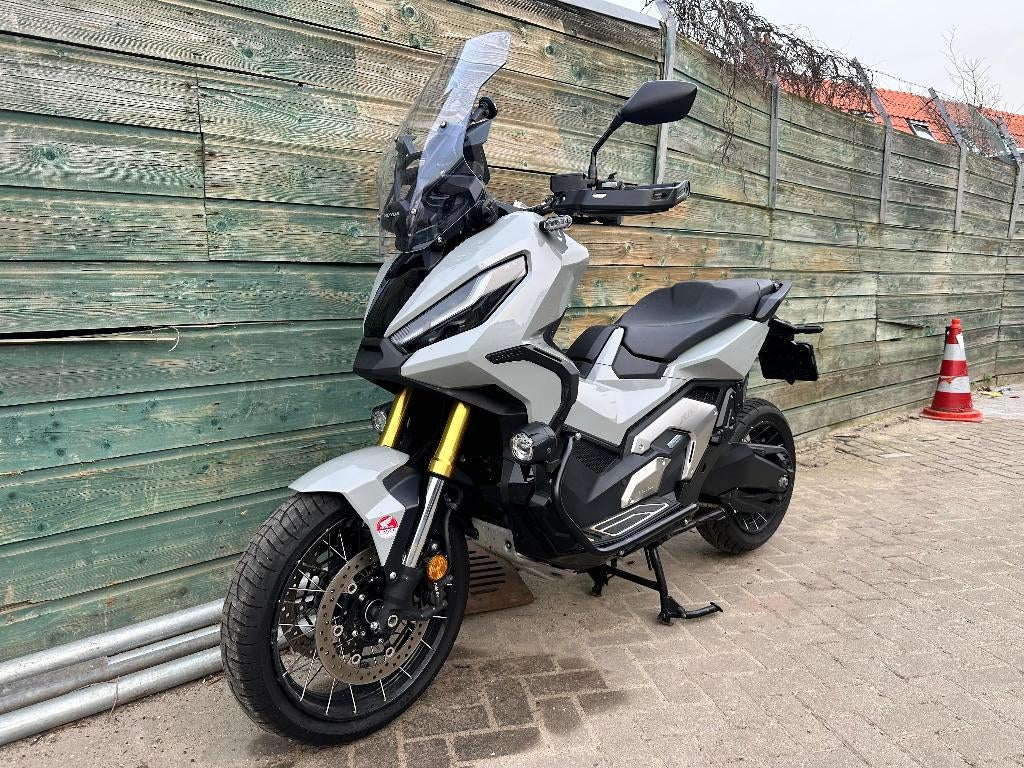 Honda X-Adv 750 2023 Xadv X adv Nardo grey BTW Akrapovic, Motoren, 745 cc, Bedrijf, Minimaal motorrijbewijs A2, Sportuitlaat