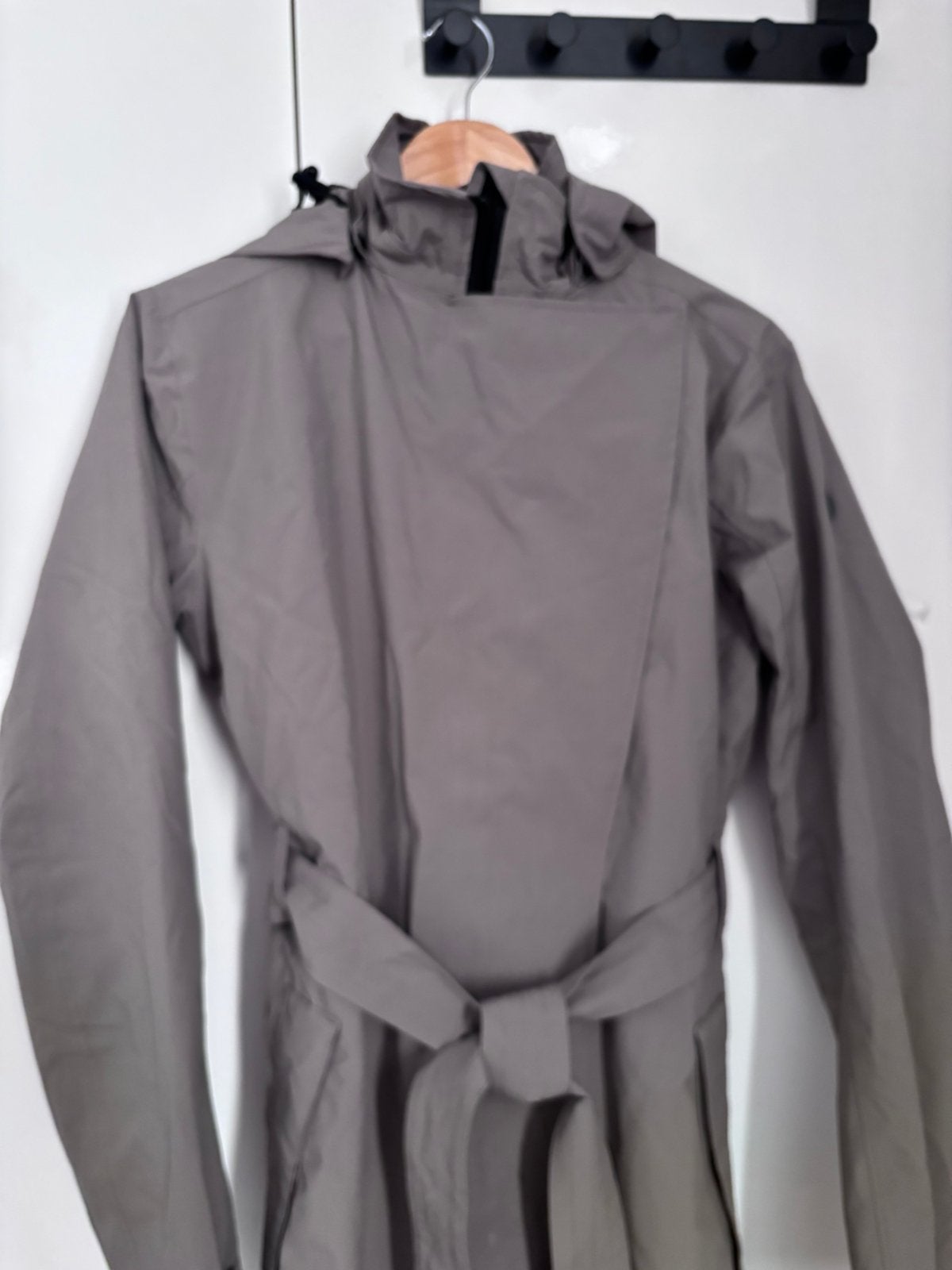 Agu trenchcoat regenjas army green mt L, Caravans en Kamperen, Ophalen of Verzenden, Nieuw, Regenjas, Dames