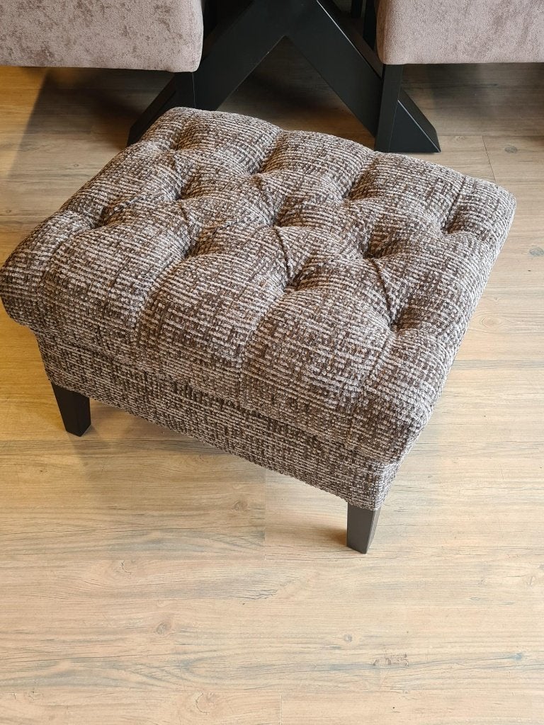 *VOORRAAD* Landelijke Gecapitonneerde Hocker 50x60 cm (15), 50 tot 75 cm, Ophalen of Verzenden, Stof, Rechthoekig
