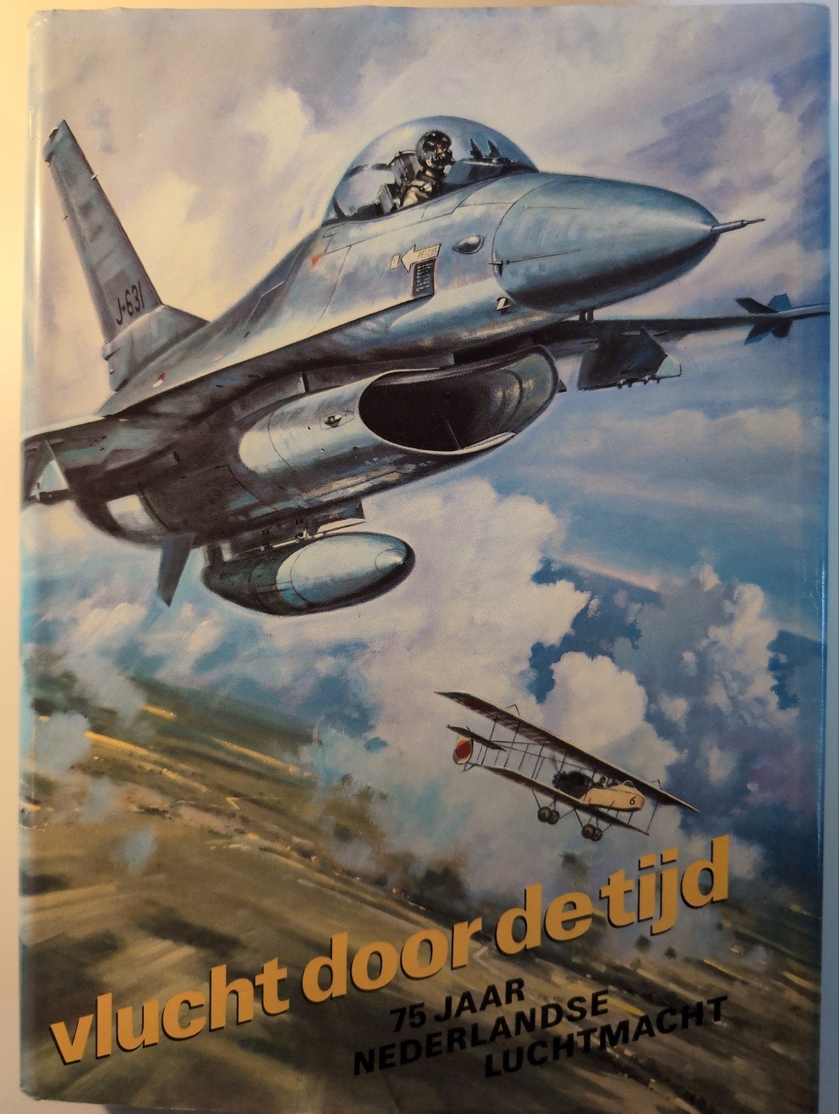 Boek Vlucht door de tijd 75 jaar Nederlandse luchtmacht, Ophalen of Verzenden, Niet van toepassing