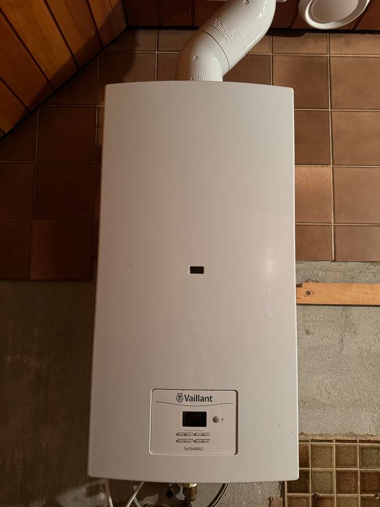 Vaillant Turbomag geiser, Doe-het-zelf en Verbouw, Geisers en Boilers, Ophalen, Aardgas, Geiser, Minder dan 3 jaar oud