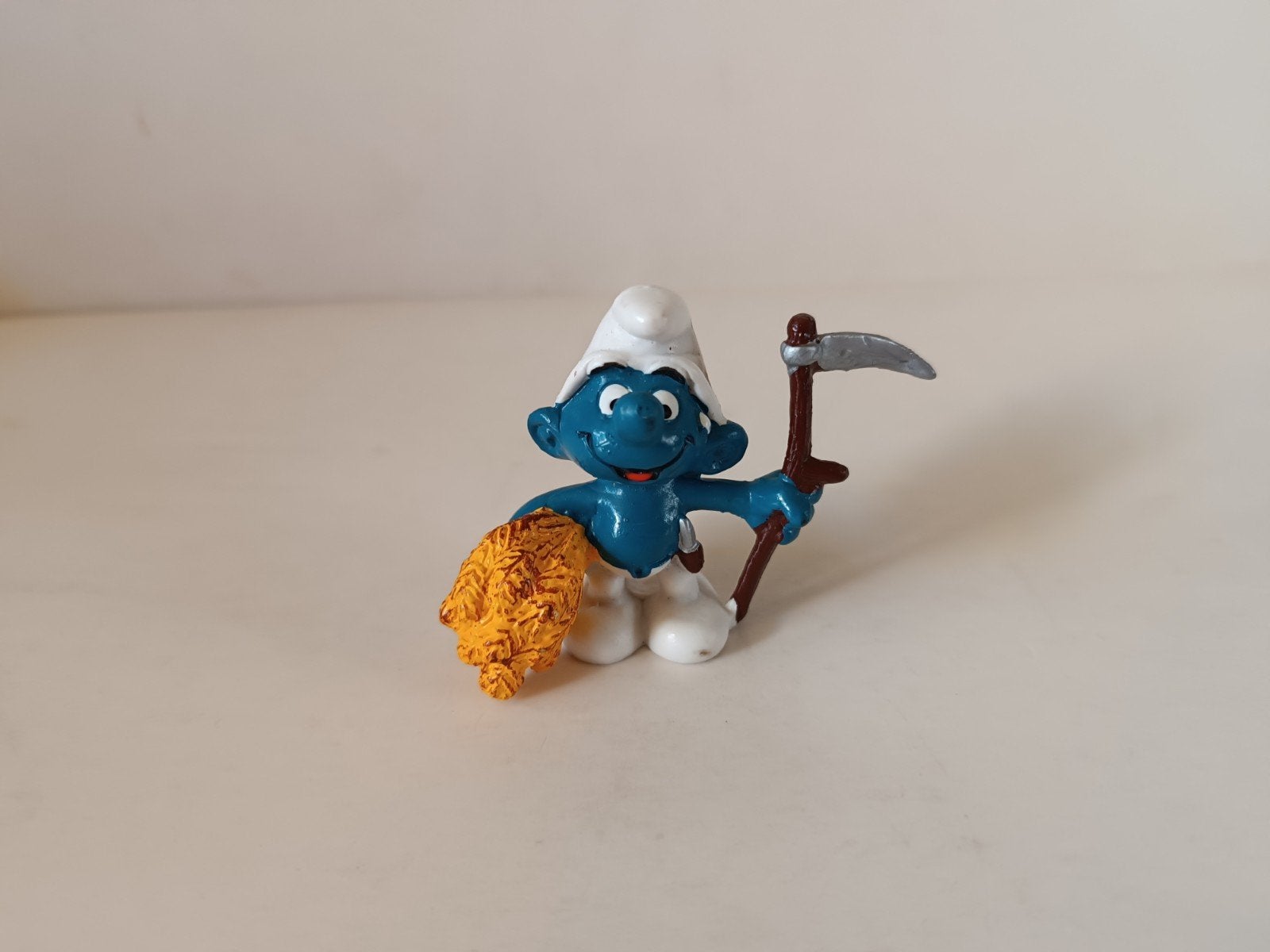 Schleich Smurf Collectie: Smurf met hooi en zeis, Ophalen of Verzenden, Gebruikt, Overige Smurfen, Poppetje, Figuurtje of Knuffel