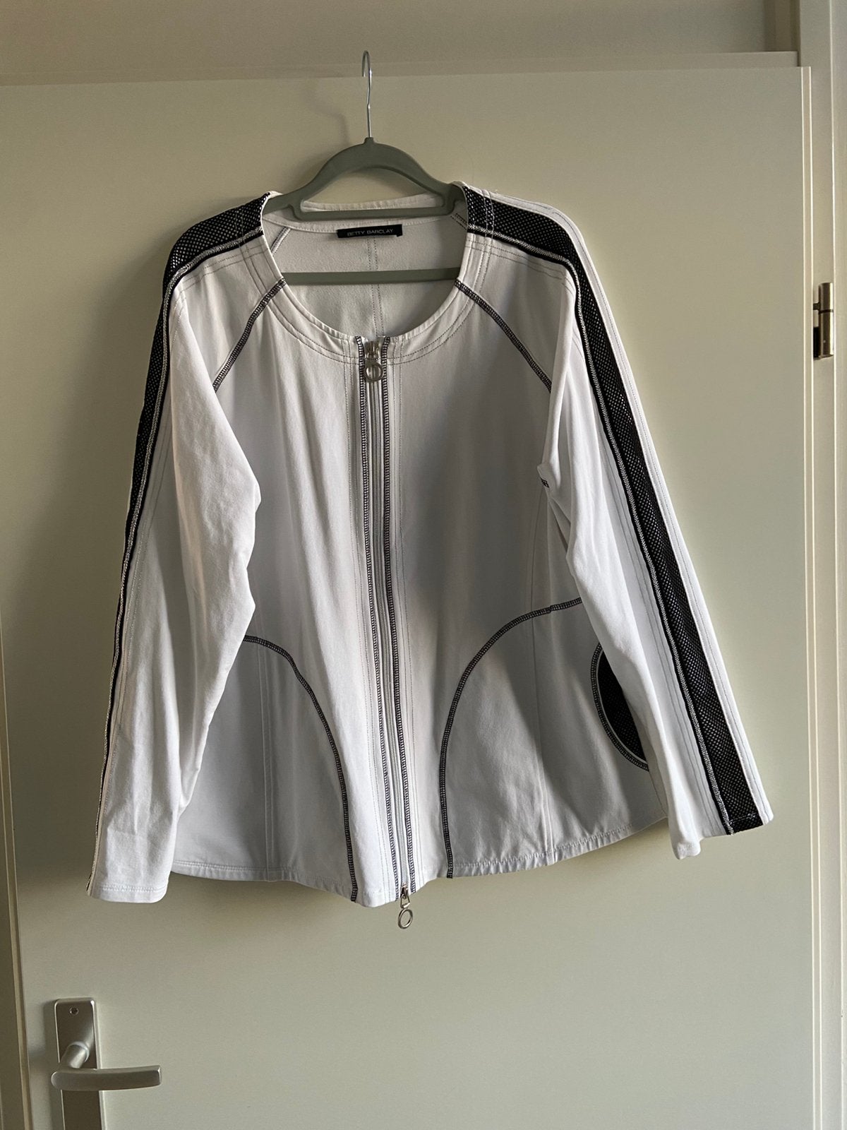 Dames Jasje, Ophalen of Verzenden, Zo goed als nieuw, Maat 46/48 (XL) of groter, Wit
