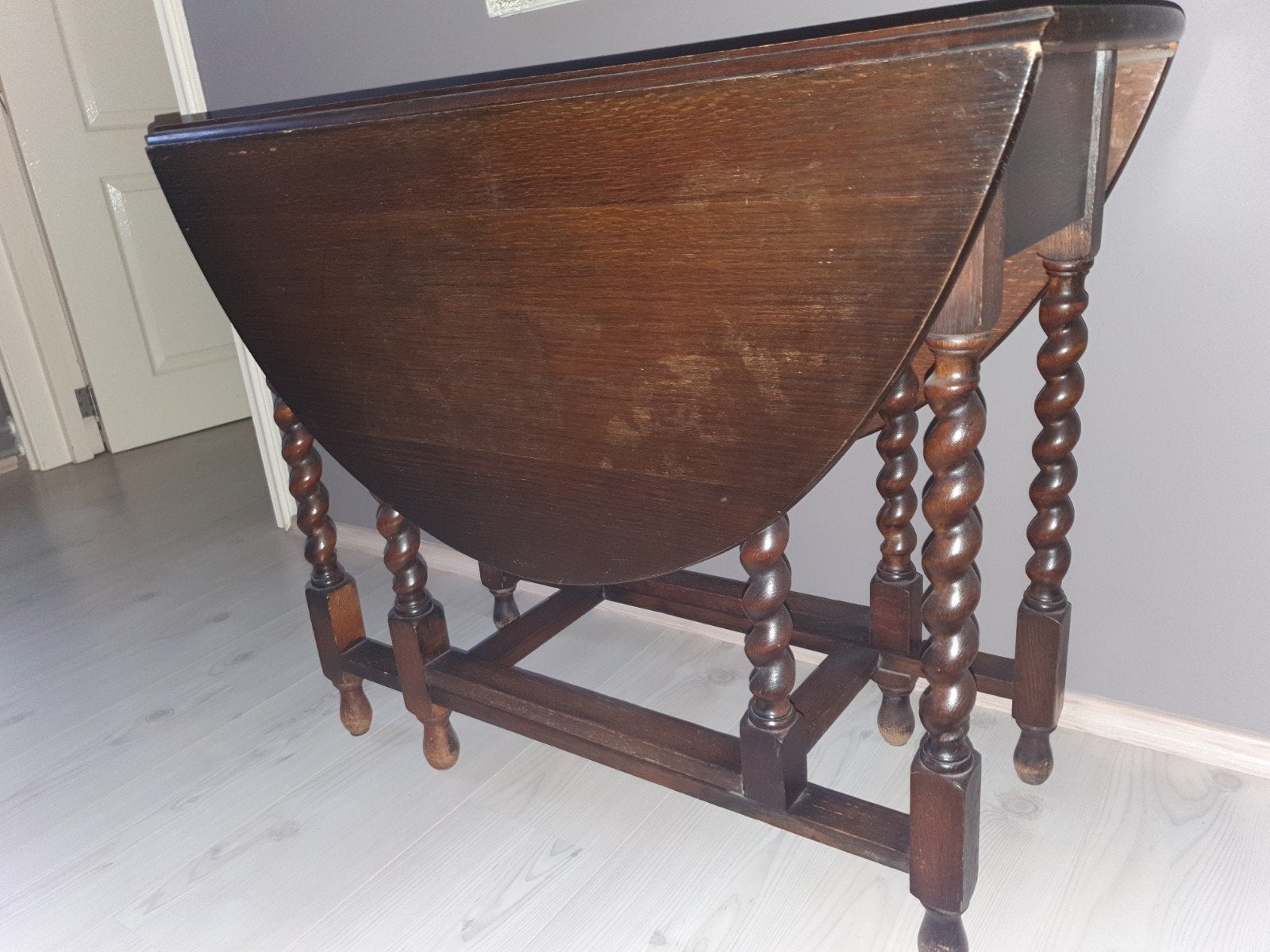 Hangoor tafel, Ophalen