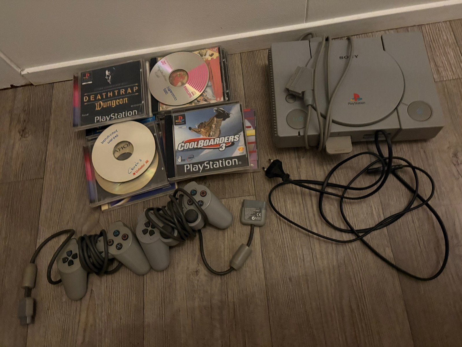 PlayStation 1, Ophalen of Verzenden, Gebruikt, Met 2 controllers, Met games