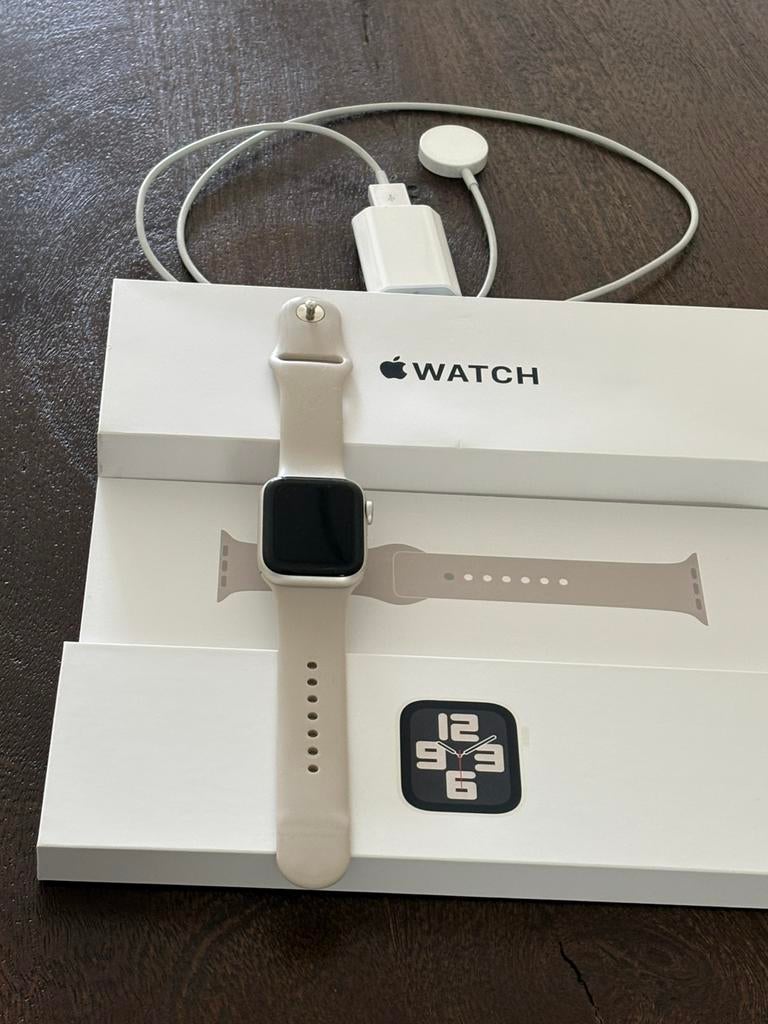 Apple watch SE, Ophalen of Verzenden, Zo goed als nieuw, Zwart, IOS