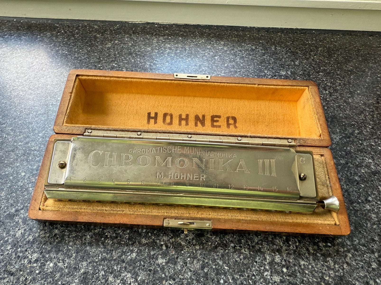 Hohner Chromonika III 260 C in wortelhouten doos, Muziek en Instrumenten, Hohner, Gebruikt, Ophalen of Verzenden, Met koffer of doosje