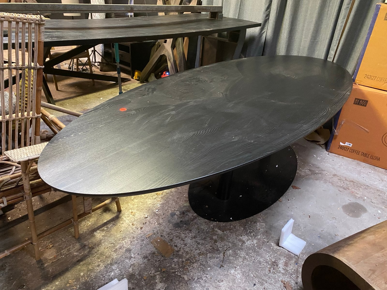 Ovale eettafel zwart eikenhout 300x110 met middenpoot, Ophalen, 100 tot 150 cm, Eikenhout, Vijf personen of meer