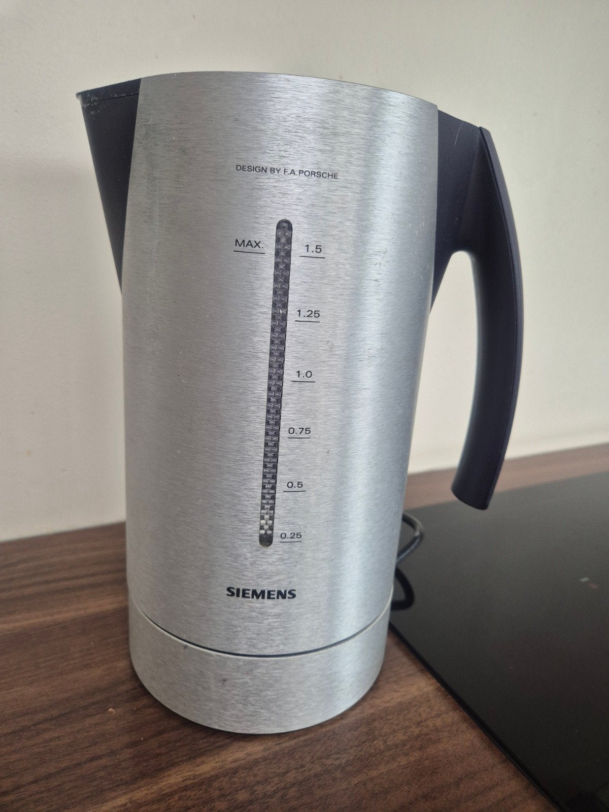 Porsche Design for Siemens - Waterkoker - Model TW91100, 1 tot 2 liter, Ophalen of Verzenden, Gebruikt, Rvs