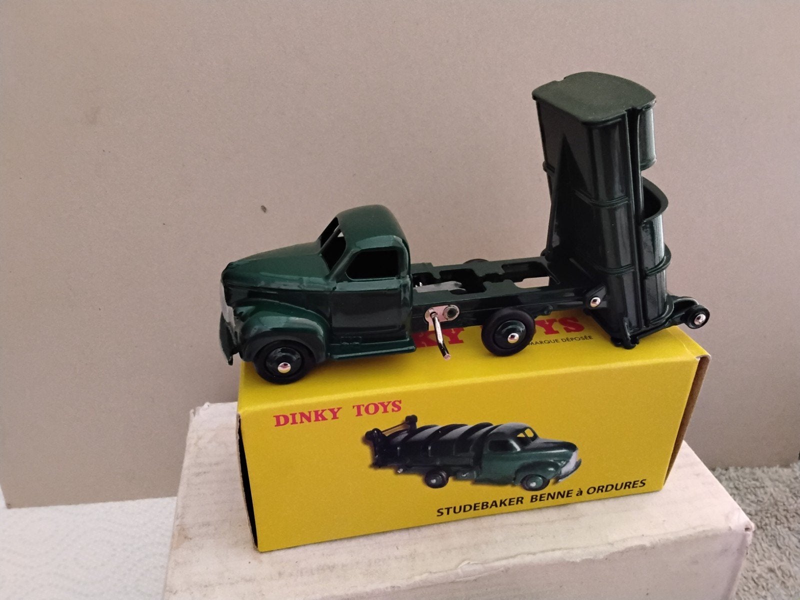 DINKY TOYS  ATLAS   STUDEBAKER  BENNE A  ORDURES  NO  25, Ophalen of Verzenden, Auto, Dinky Toys