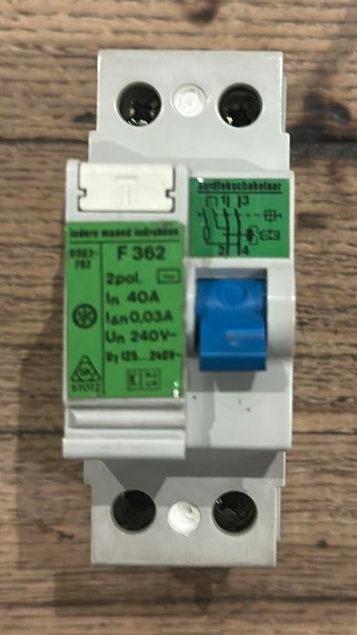 Aardlek   40A  0,30mA, Ophalen of Verzenden, Gebruikt