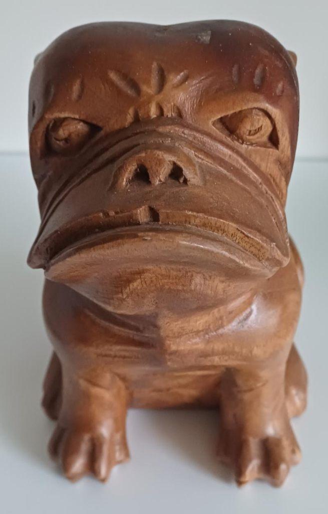 Hout hand gesneden buldog, Verzamelen, Beelden en Beeldjes, Ophalen of Verzenden, Gebruikt, Dier