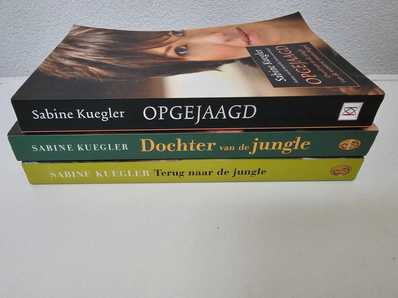 Sabine Kuegler  Opgejaagd, Dochter & Terug naar, Ophalen of Verzenden, Gelezen, Sabine Kuegler