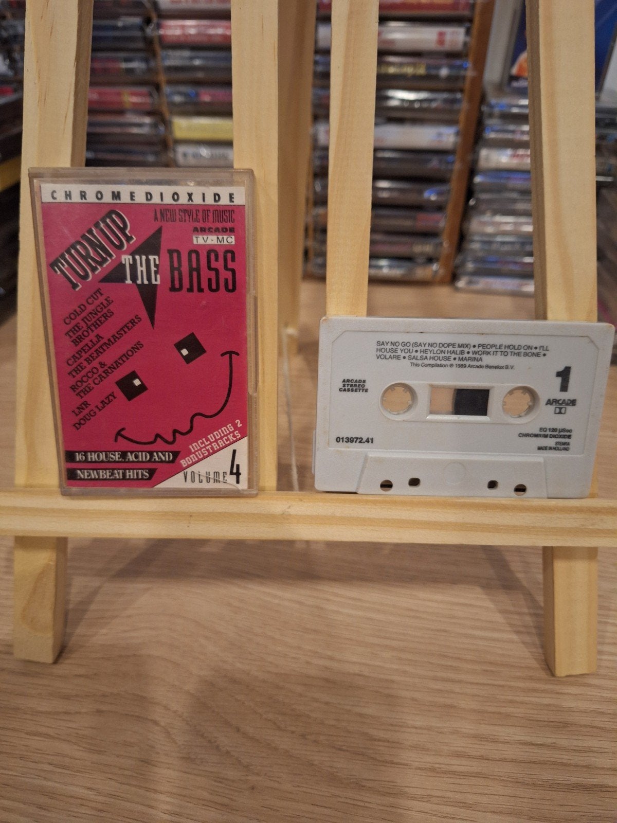 Turn Up The Bass - Volume 4 (Cassette), Cd's en Dvd's, Cassettebandjes, Gebruikt, 1 bandje, Dance, Ophalen of Verzenden