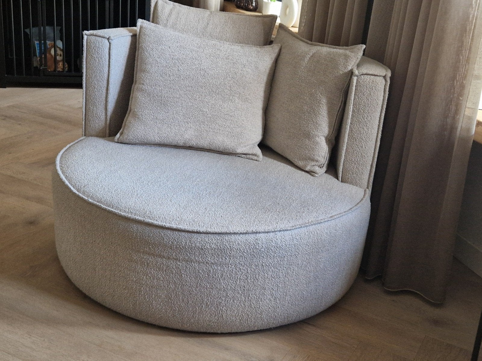 Comfortabele stoel van Woonwinkel Oisterwijk, Ø 104 cm, Huis en Inrichting, Ophalen, Zo goed als nieuw, Eén, Modern