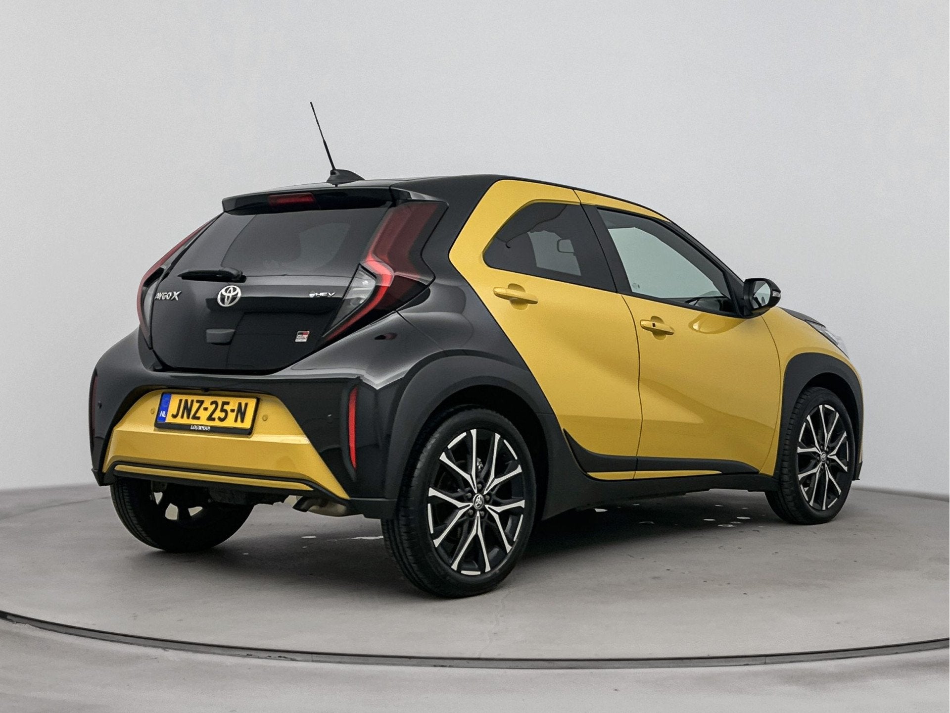 Toyota Aygo X Hybrid 115 GR Sport Bearlock (bj 2025), Auto's, Toyota, 4 stoelen, 116 pk, 26 km/l, 3 cilinders