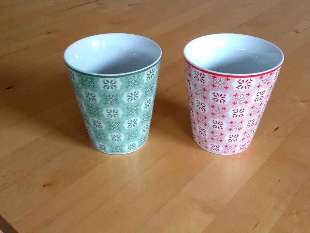 Pretty Porcelain by Falby 2 Latte Cup beker mok rood groen, Huis en Inrichting, Nieuw, Ophalen of Verzenden, Overige stijlen, Kop(pen) en/of Schotel(s)