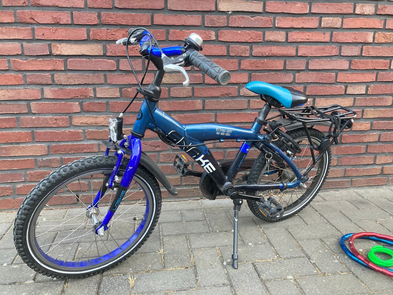 Loekie Snake kinderfiets 18 inch blauw zwart, Ophalen, Terugtraprem, 18 inch, Handrem