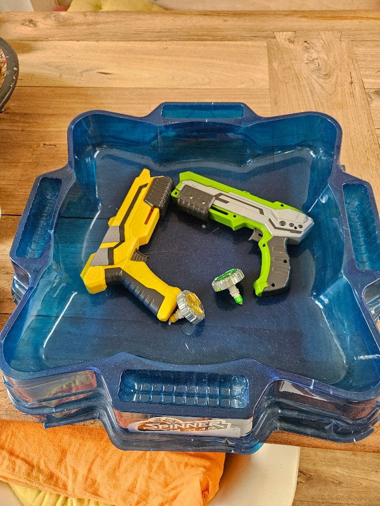 Spinner MAD Deluxe Battle Set - 2 blasters, 2 spinners, Verzamelen, Ophalen, Gebruikt
