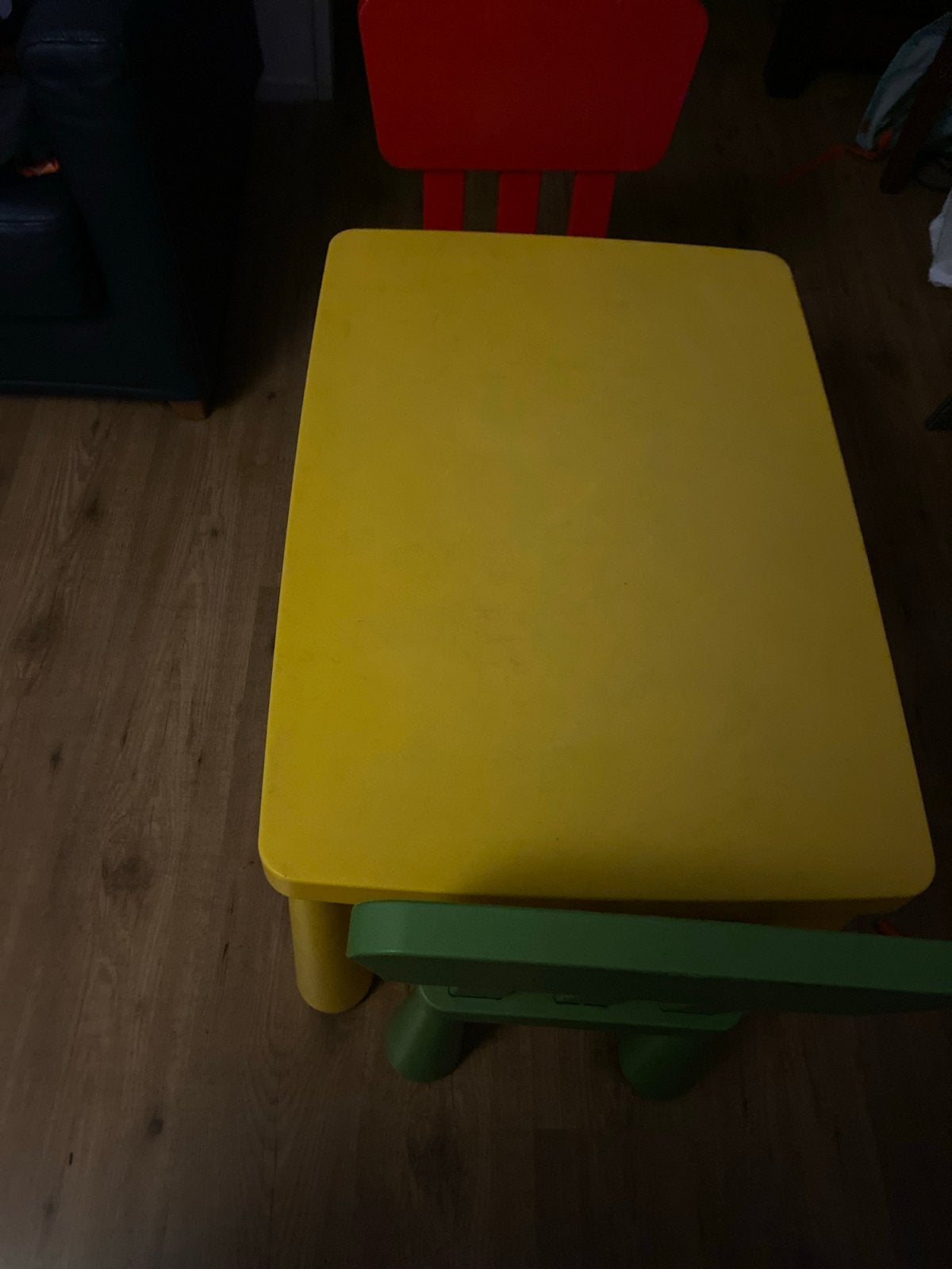 Kinder speeltafel mammut met stoelen - Kleurrijk en stevig, Ophalen of Verzenden, Gebruikt, Tafel(s) en Stoel(en)