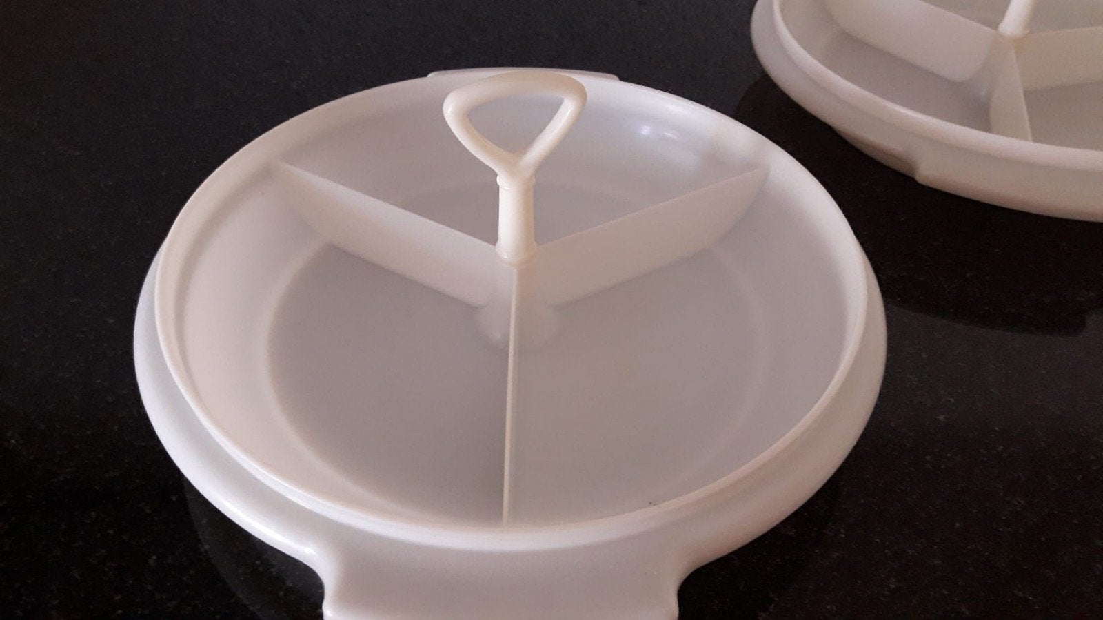Tupperware 3 stuks 3-vaks schalen., Ophalen of Verzenden, Schaal