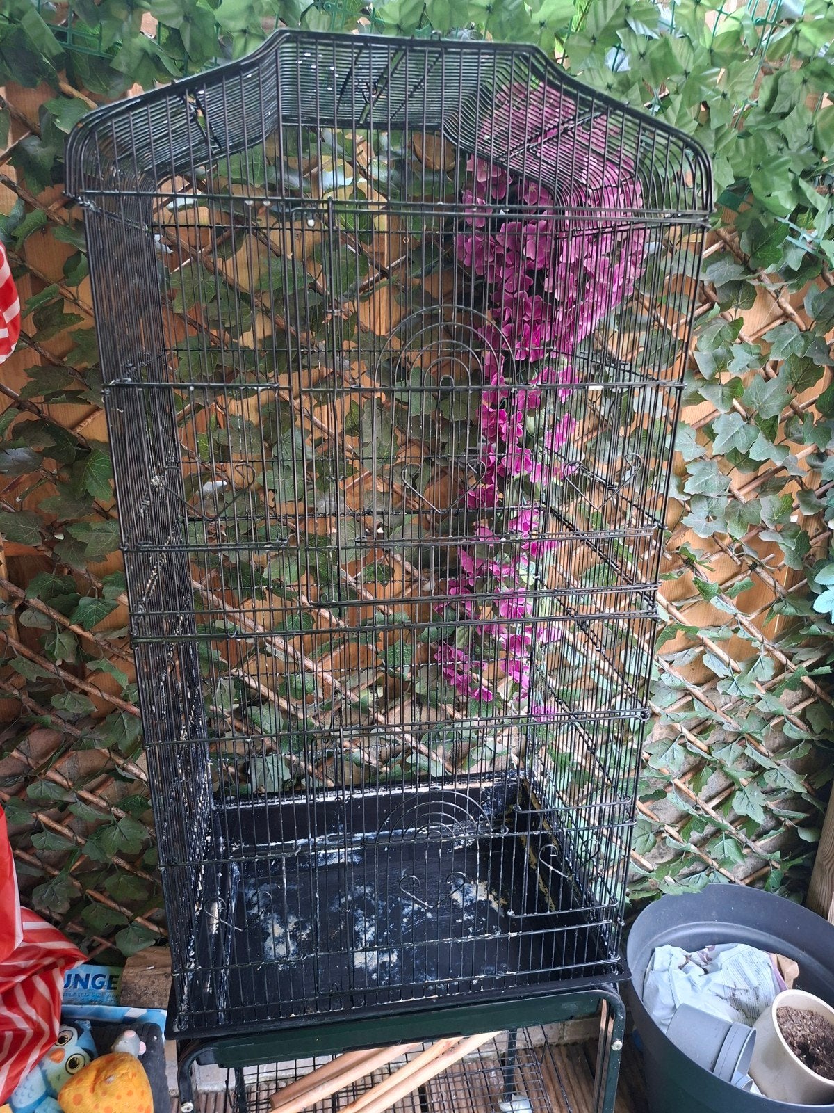 zwarte vogelkooi op wieltjes, Ophalen, Gebruikt, Metaal, Vogelkooi